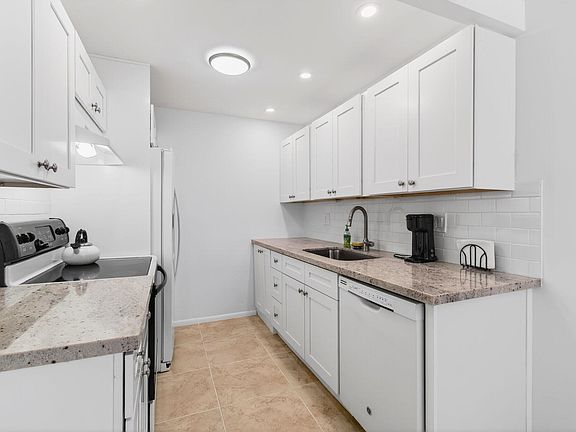 2nd image of 3028 Guildford B #B