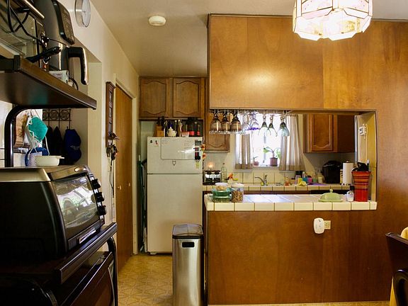 4th image of 480-482 Bryan Ave