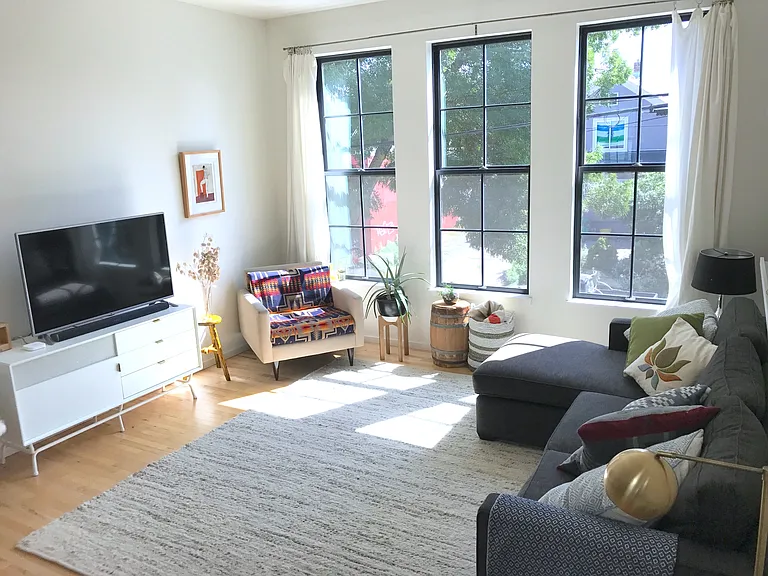 2417 SE Division St — Photo 14