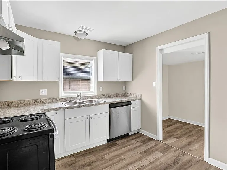 415 Spring Ct — Photo 12