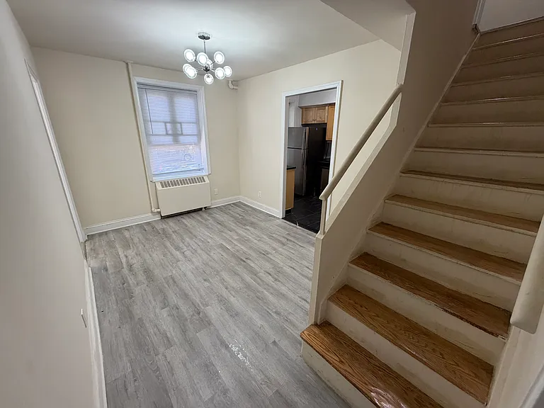 65th Cres — Photo 3