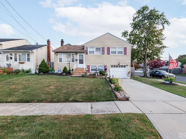 5 Oak St, Carteret, NJ 07008