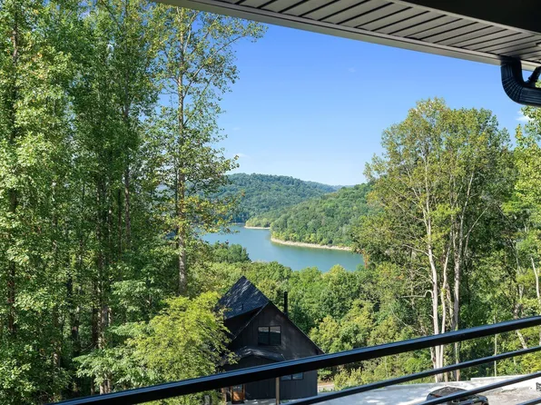 2405 Shoreside Dr, Smithville, TN 37166