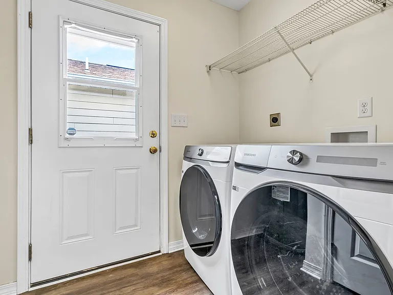 110 Methodist Ave SE #D — Photo 24