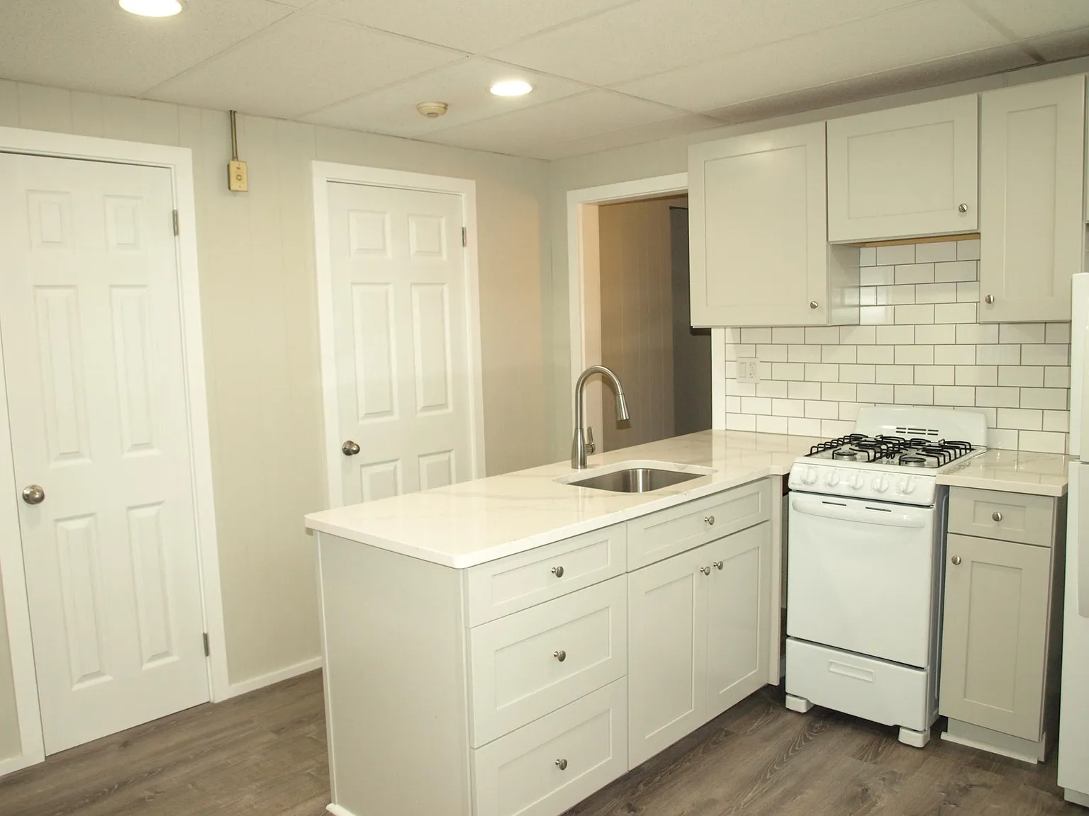391 Waterman Ave — Photo 2