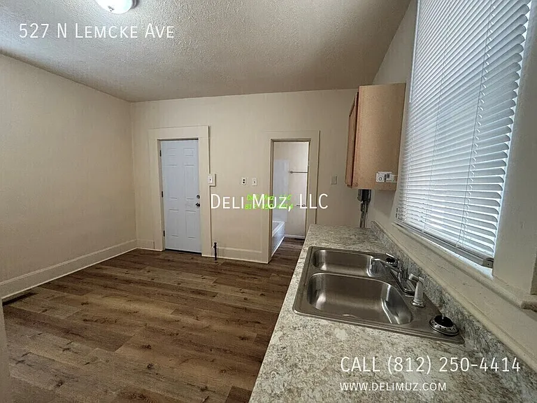 527 N Lemcke Ave — Photo 10
