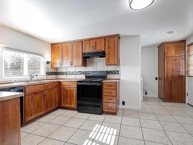 757 S 8th Ave — Photo 3