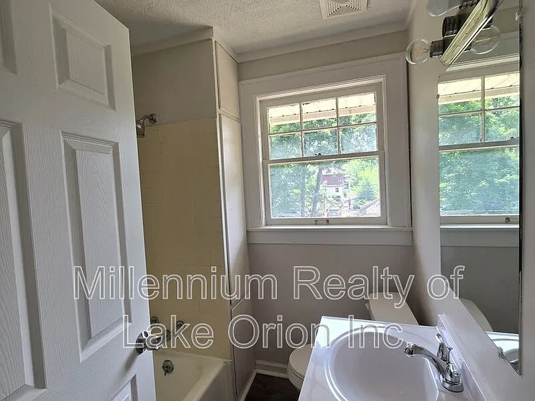 96 Oliver St — Photo 22