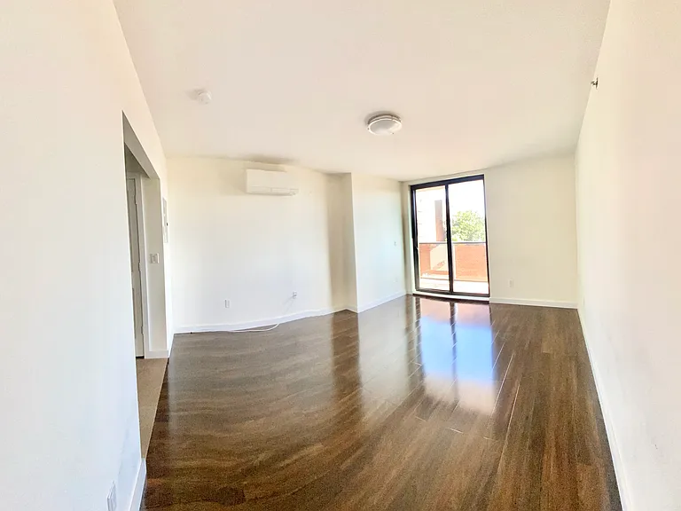 1705 E 17th St #3 — Photo 2