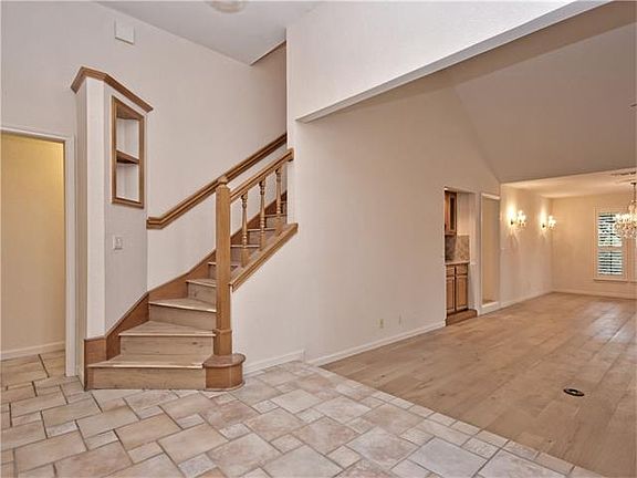 5th image of 605 Rolling Green Dr