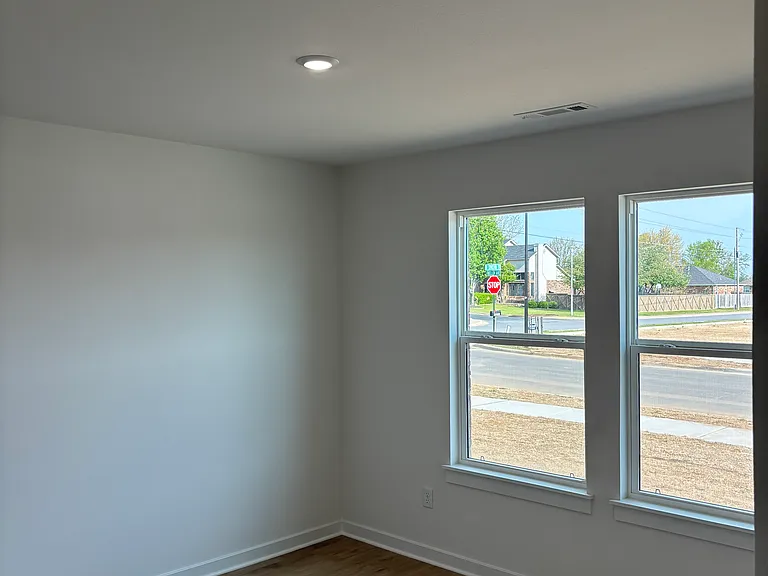814 Heeler Ave — Photo 6