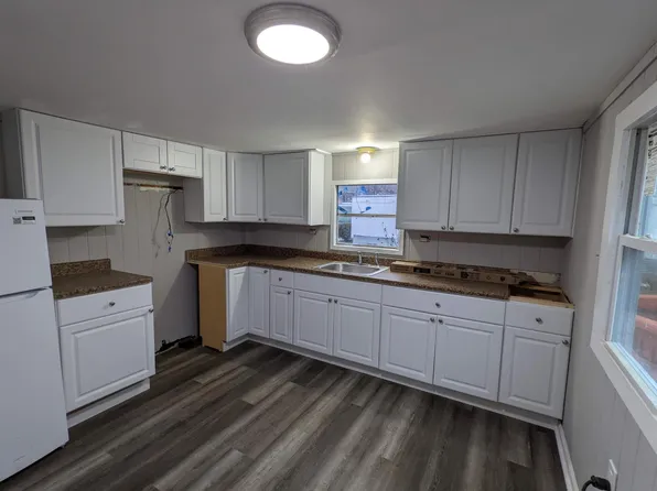 183 N Main St Trailer 15, Branford, CT 06405