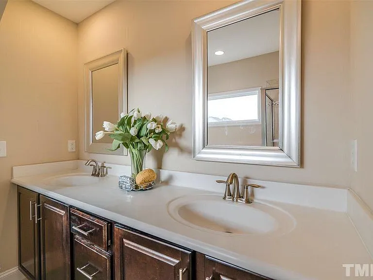 1114 Oatney Ridge Ln — Photo 9