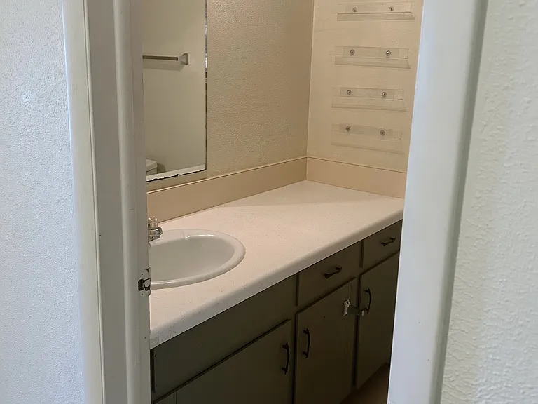 1217 Roosevelt Ave #6 — Photo 8