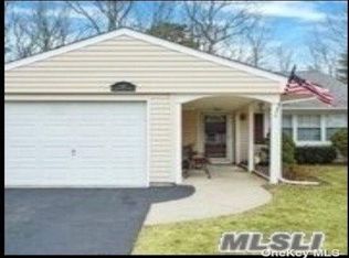 188 Canterbury Dr, Ridge, NY 11961