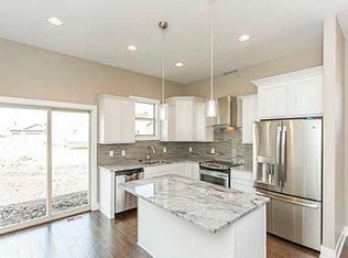 570 NE Traverse Dr, Waukee, IA 50263