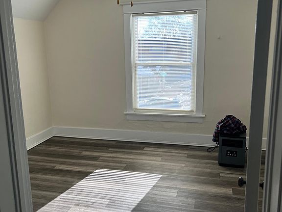 3rd image of 1047 Washington Ave #1/2