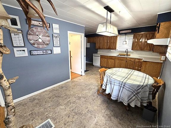 2nd image of 177 Canada Rd