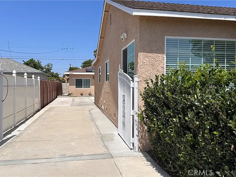 3829 Esmeralda Ave — Photo 12