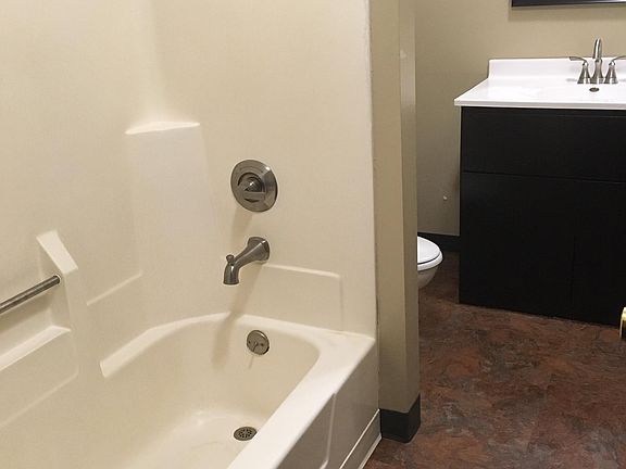 Bathroom with full tub/shower