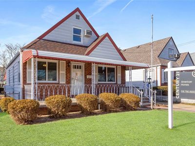 83-22 263rd St, Glen Oaks, NY, 11004