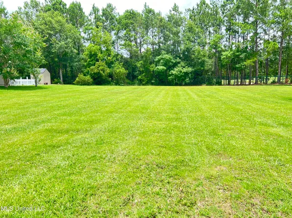 403 Felicity St #6, Bay Saint Louis, MS 39520