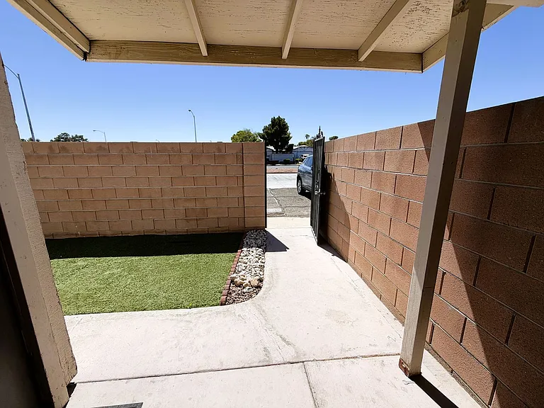 328 Linn Ln — Photo 21