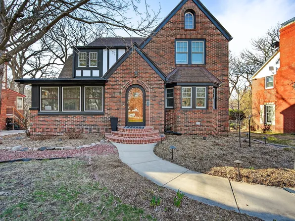 6012 N Waterbury Rd, Des Moines, IA 50312