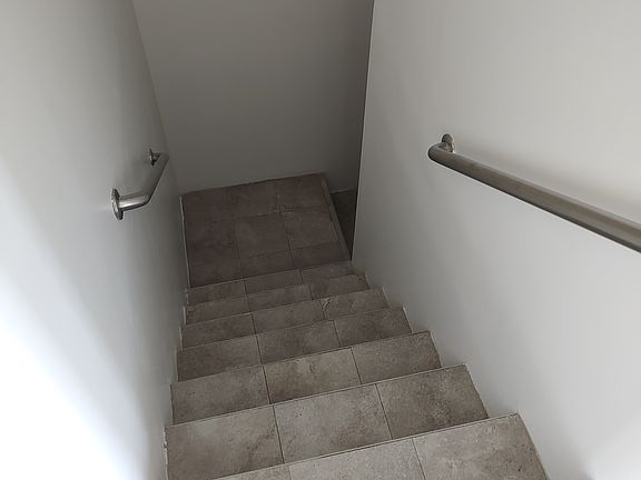 4th image of 1038 Tiffany St #3