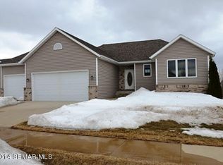 618 S Pointe Ct SW, Rochester, MN 55902