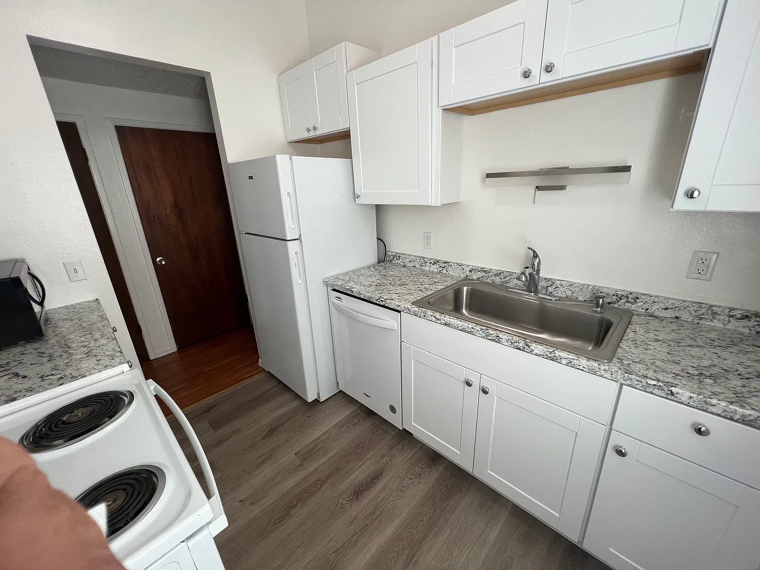 3 bed, 1385 sqft, $2,400 — Photo 2