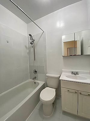 4th image of 11 Maiden Ln APT 3B