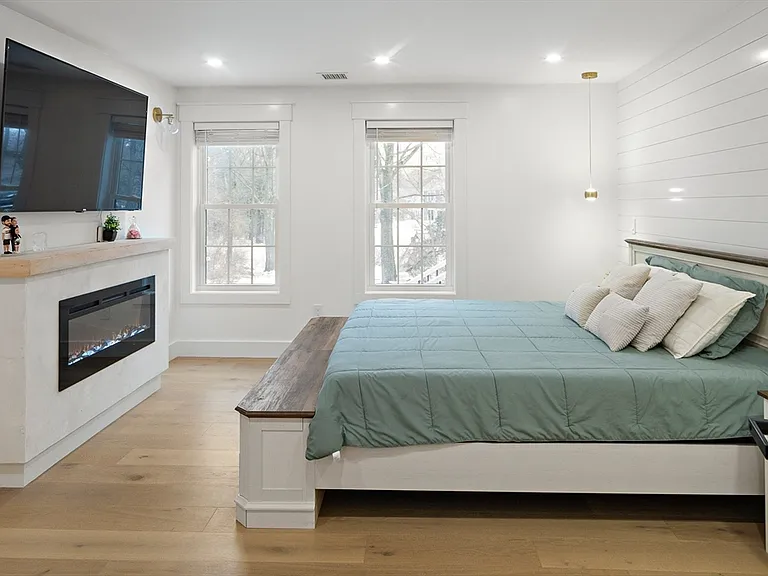 355 Maynard Rd — Photo 8