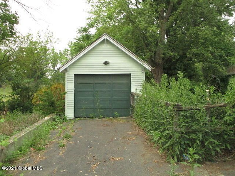 5th image of 32 Glenwood Road