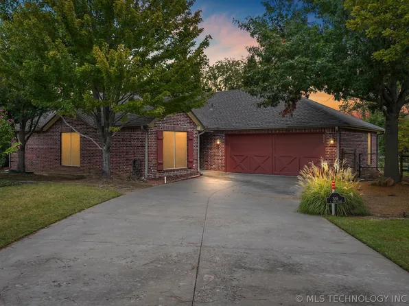 558 S 22nd Pl, Collinsville, OK 74021