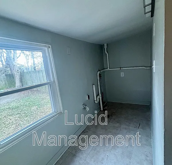 4015 Parthenia Ave — Photo 11