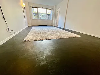 Rented by R New York