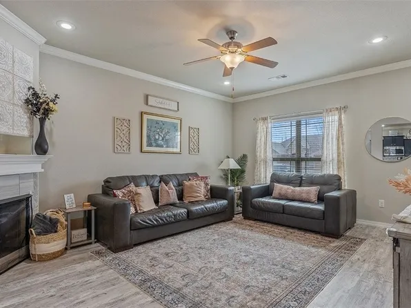 507 W Laurel Ave, Rogers, AR 72758