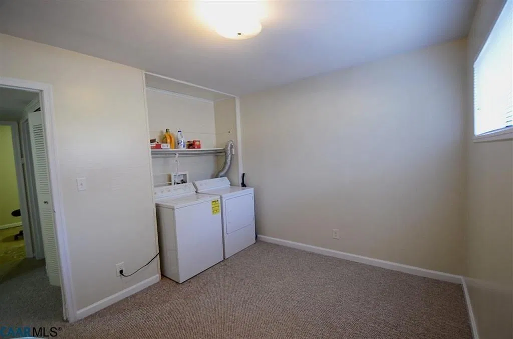 3 bed, 900 sqft, $2,200 — Photo 3