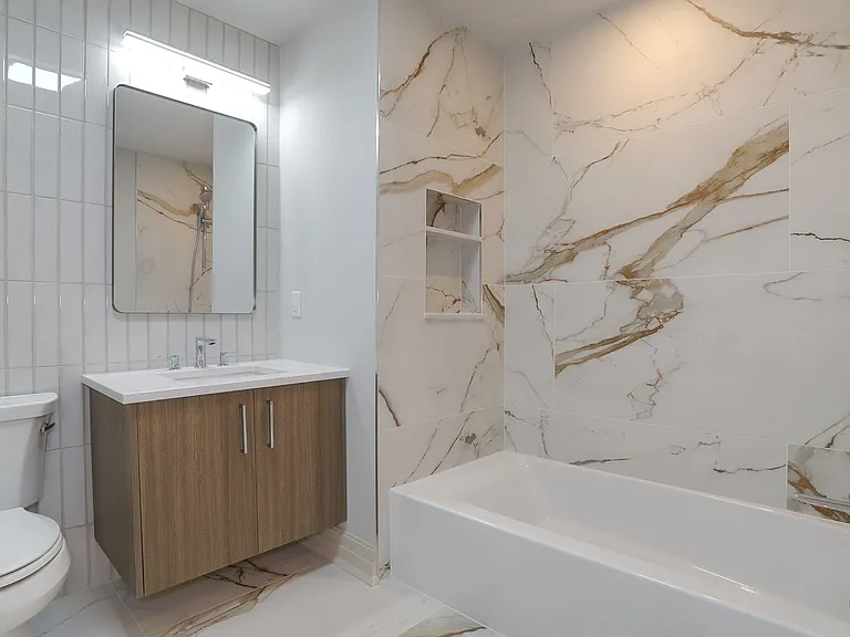 931 Madison St #309 — Photo 14