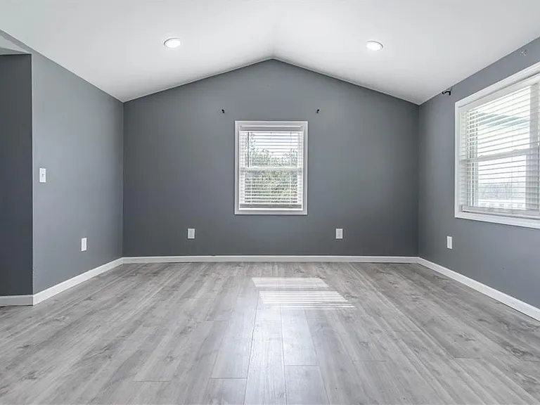 14530 Dodge Ave — Photo 17