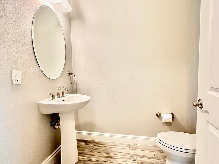 2523 Rodina Dr — Photo 29