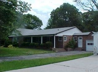 10 Matthew St, Farmingville, NY 11738