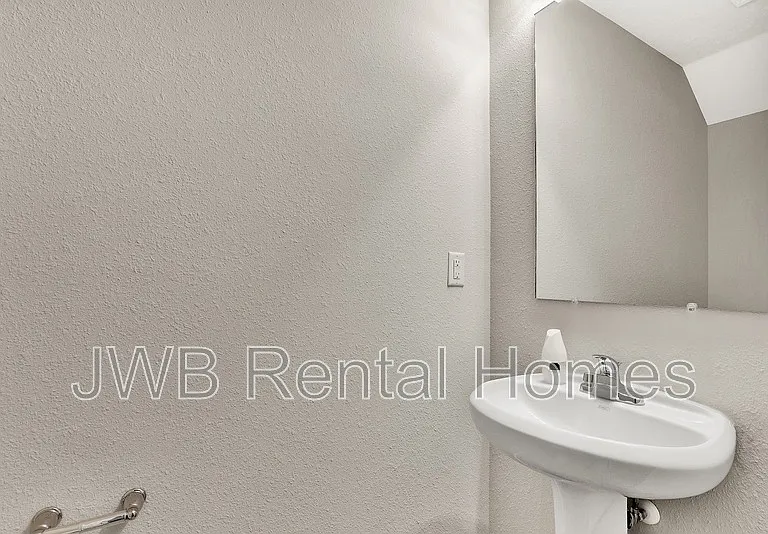606 Herman St — Photo 7