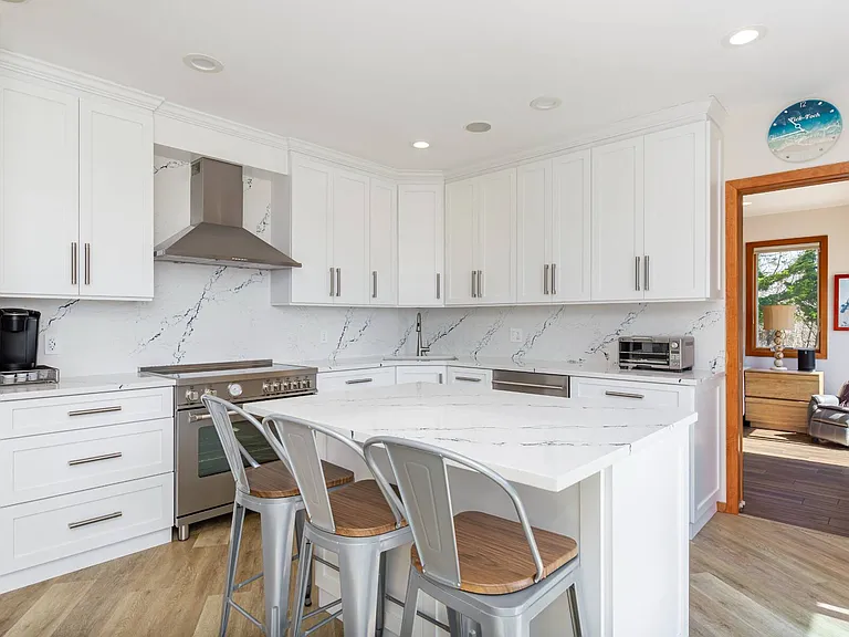 64 Shore Rd — Photo 7