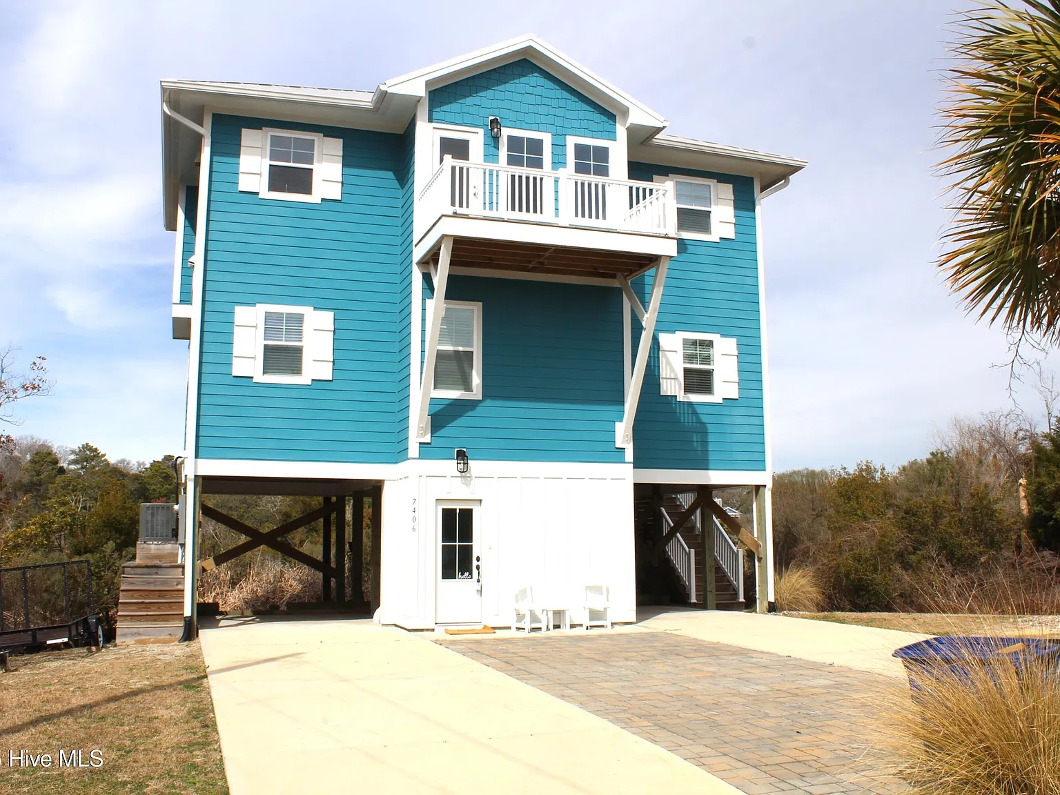 4 bed, 3.5 bath, 1992 sqft, $3,100 — Photo 2