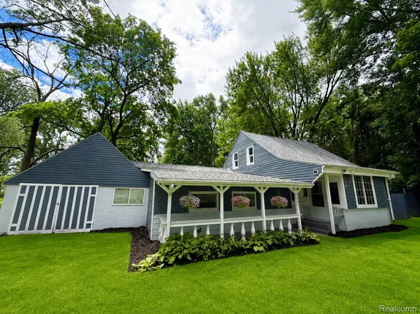 20500 McKishnie St, Clinton Township, MI 48035