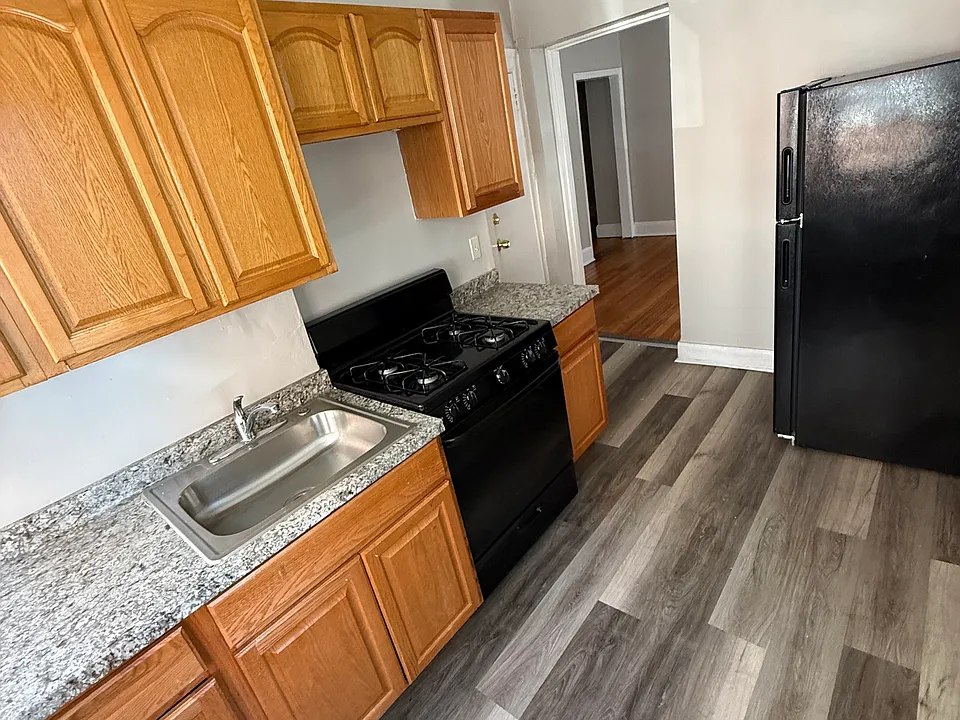 344 Farmington Ave #1C