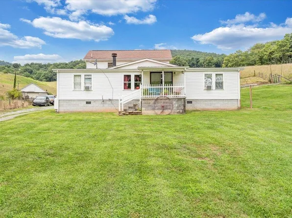 1403 Bear Springs Rd, Pearisburg, VA 24134