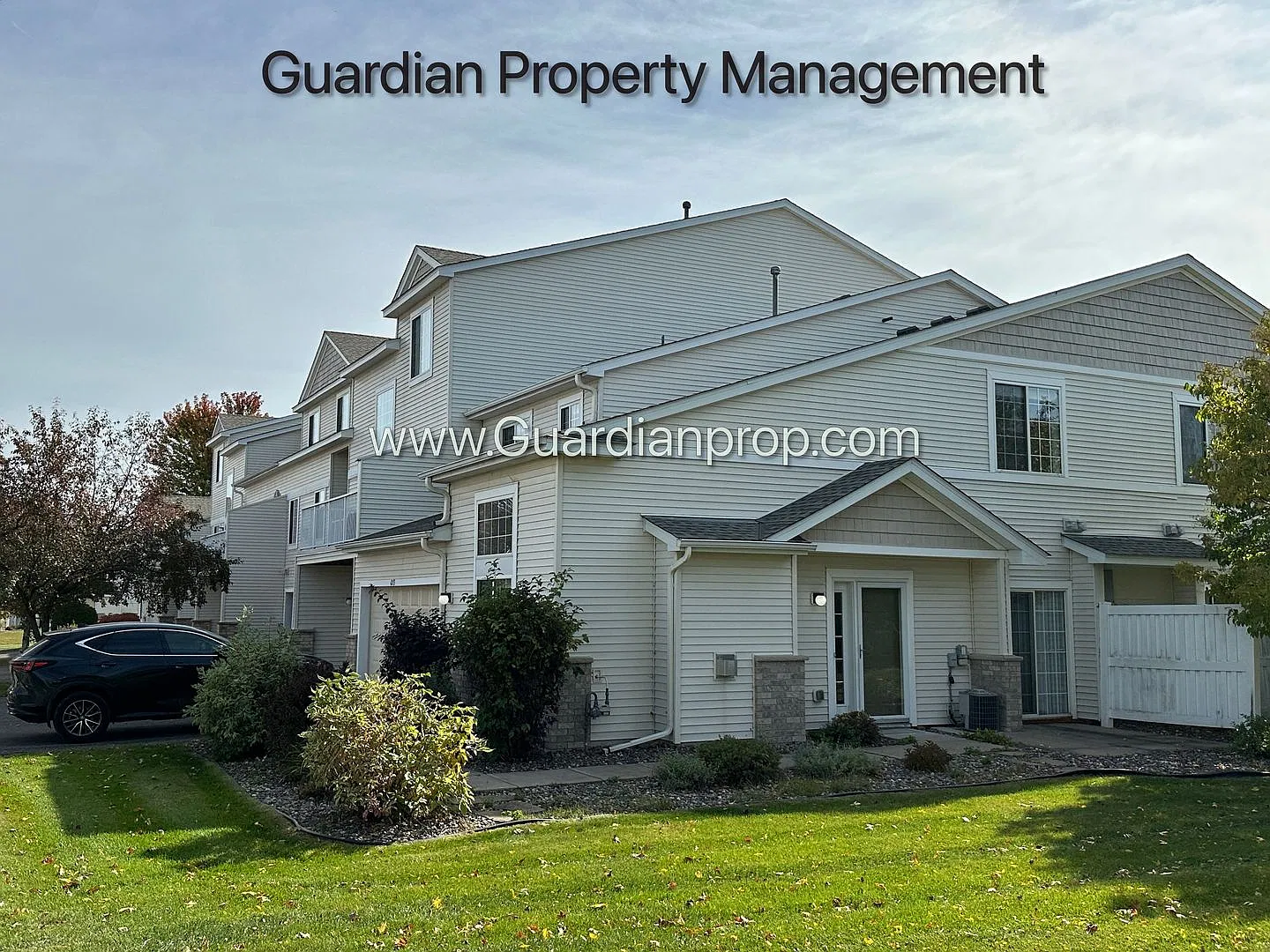 Maple Grove End Unit, 2 Car Garage, Washer/Dryer, Dishwasher — Photo 1